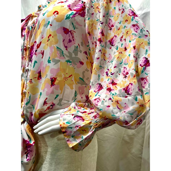 Springtime blouse just in time for bloom floral-inspired soft & feminine - Picture 9 of 10